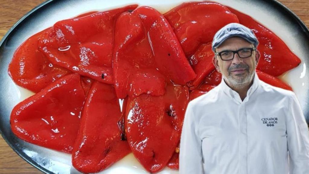 El chef Jesús Sánchez, junto con un plato de pimientos.