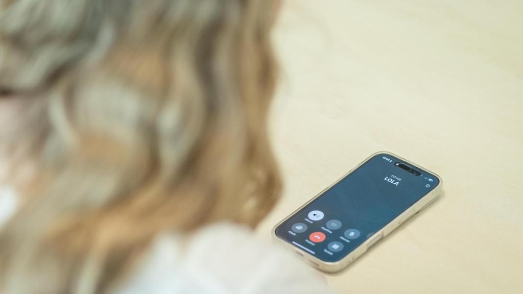 La doctora Lola, la IA desarrollada por Tucuvi, durante una de las llamadas de control.