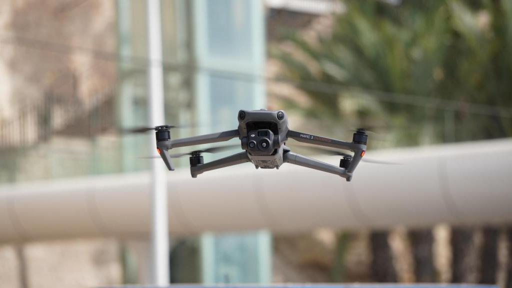 Uno de los drones de dos con los que cuenta la Unidad de Medios Aéreos de la Policía Local de Alicante.