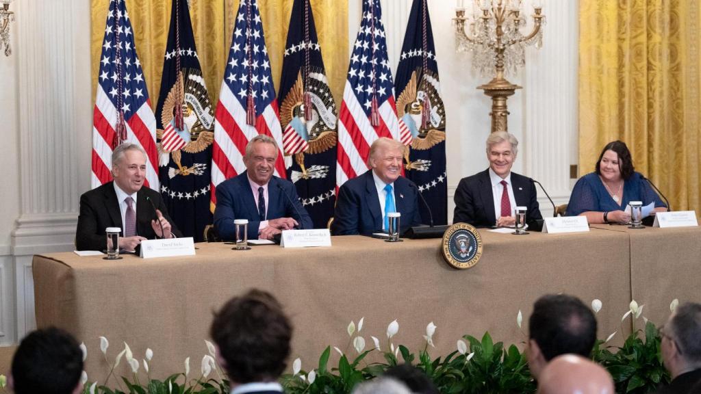 David Sacks, presidente del Consejo de Asesores Presidenciales sobre Ciencia y Tecnología, pronuncia un discurso en el evento Renovando la Tecnología Sanitaria, el miércoles 30 de julio de 2025, en la Sala Este de la Casa Blanca.