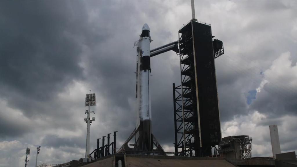 Cápsula anclada en la plataforma de lanzamiento.