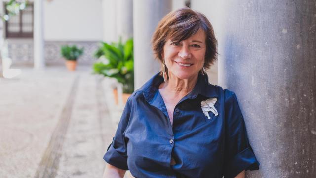 La periodista y escritora, retratada en el salón de comisiones del Ayuntamiento de Granada.