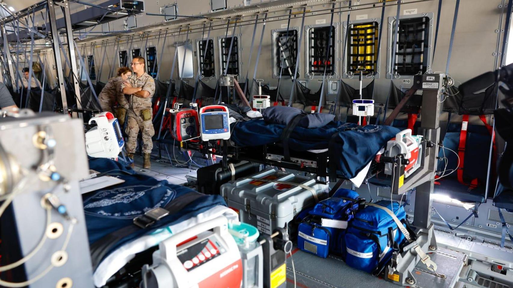 Interior de un A400M del Ala 31 de Zaragoza, medicalizado por la UMAER en la Base Aérea de Torreón de Ardoz.