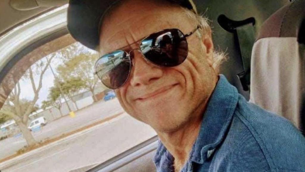 El hombre fue identificado como Benton Lindsey, de 56 años.