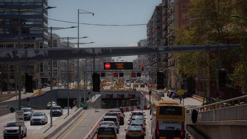 Imagen del tráfico en un centro urbano.