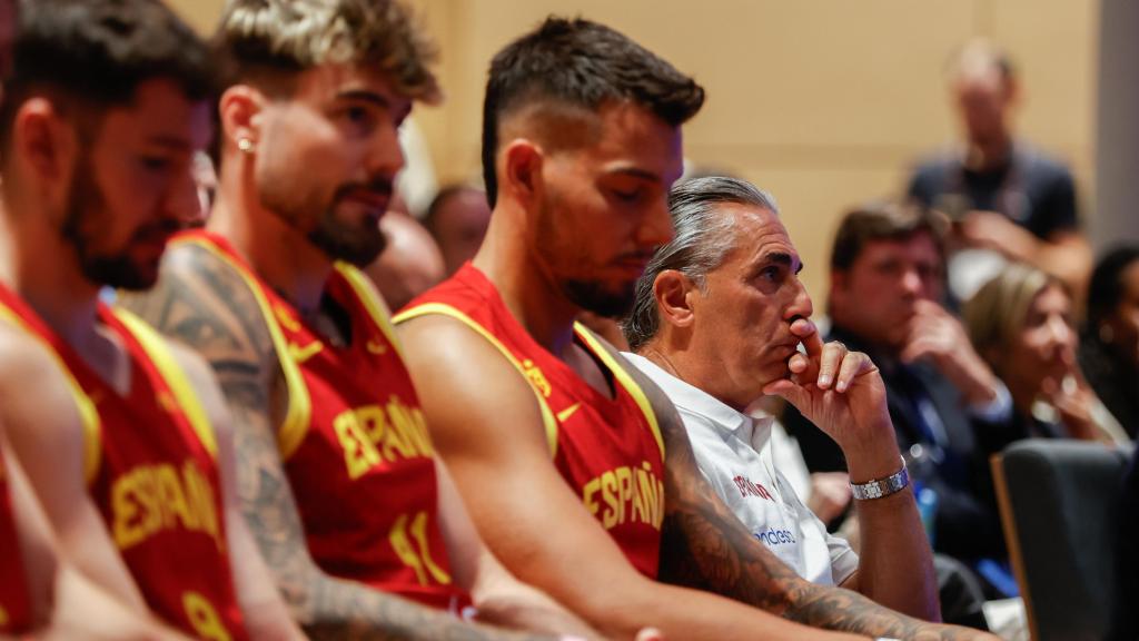 Sergio Scariolo, junto a algunos de sus jugadores.