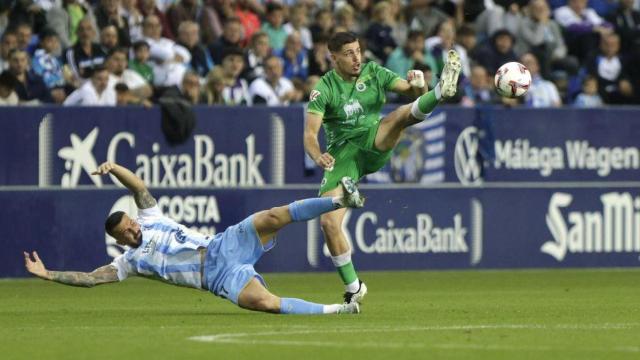 Javi Montero con la camiseta del Racing de Santander en el estadio de La Rosaleda
