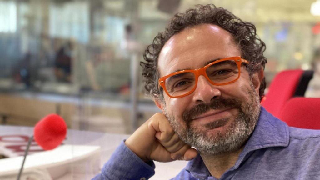 El Mago More durante una entrevista radiofónica.