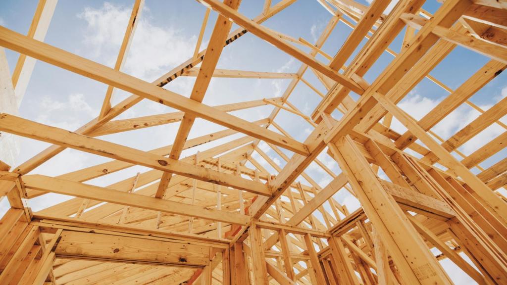 Una construcción de madera.