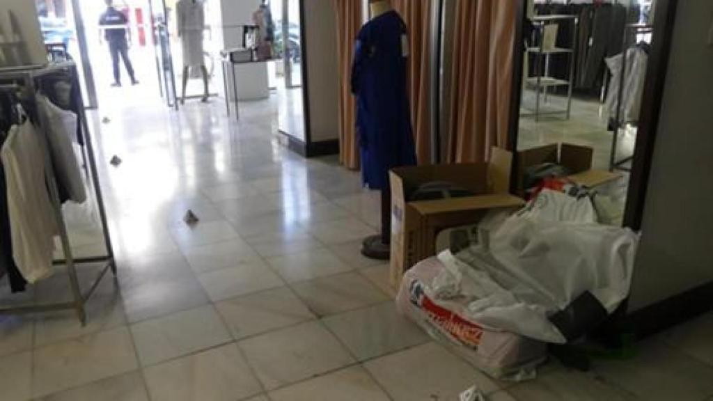 El pasillo de la tienda del difunto Felipe estaba lleno de restos de sangre.