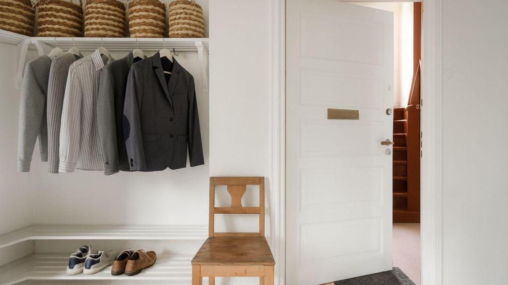 Recibidor de estilo escandinavo.