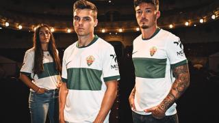 Una camiseta con sentimiento: El Elche incluye ‘Aromas Ilicitanos’ en la franja
