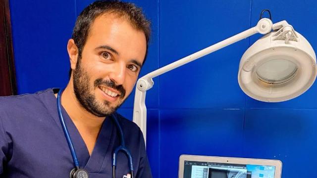 Andrés Santiago, veterinario, denuncia: Se están vendiendo los medicamentos en Wallapop y en Mil anuncios