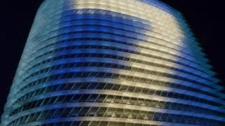 La Torre del Agua, con su iluminación actual.