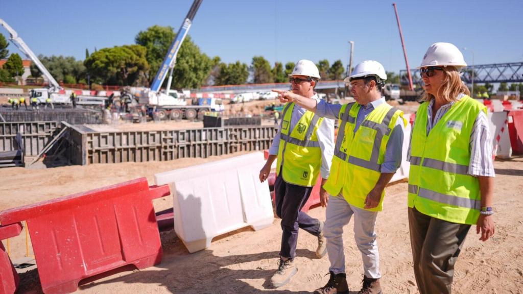 Borja Carabante visitando las obras de la A-5.