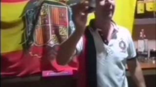 Concejal de San Clemente defiende su brindis ante la bandera franquista