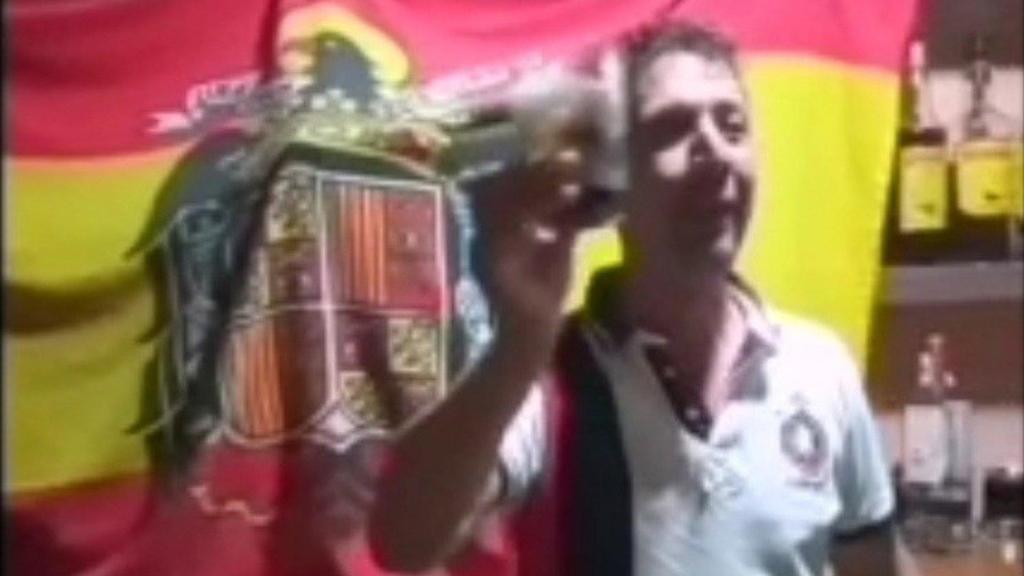 Concejal de San Clemente defiende su brindis ante la bandera franquista
