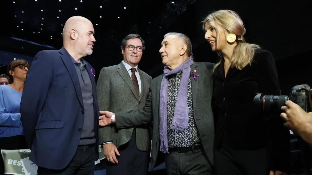 Unai Sordo, Antonio Garamendi, Pepe Álvarez y Yolanda Díaz.