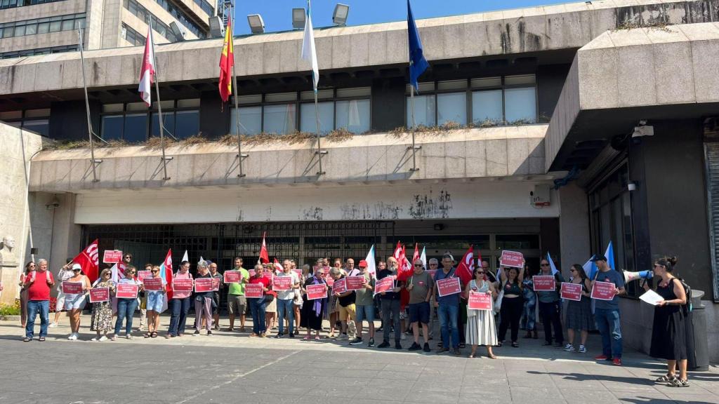 Trabajadoras del SAF se concentran en Vigo en repulsa al feminicidio de Teresa en O Porriño