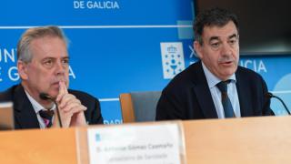 El conselleiro de Sanidade, Antonio Gómez Caamaño, y el de Educación, Román Rodríguez, esta rueda de prensa tras la reunión del grupo de trabajo de Medicina.