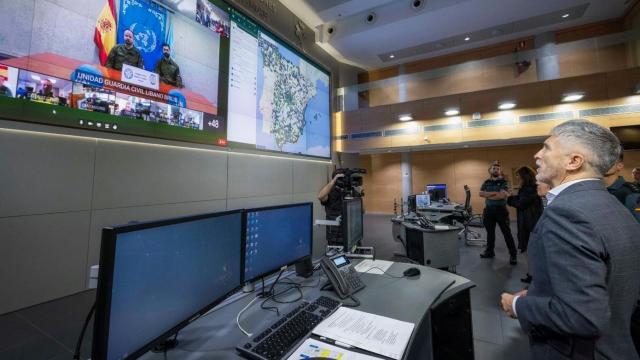El ministro Marlaska, en un centro de mando de Interior.