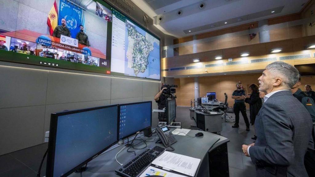 El ministro Marlaska, en un centro de mando de Interior.