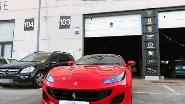 Imagen editada del Corriere della Calabria de uno de los concesionarios de Costanza en Marbella.