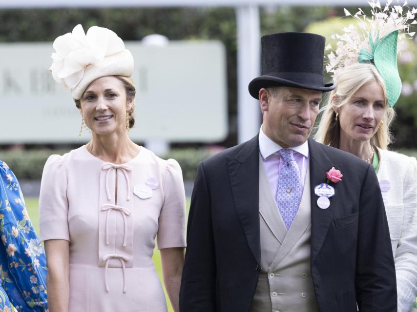 Peter Phillips y Harriet Sperling, en las carreras de Ascot, en 2024.