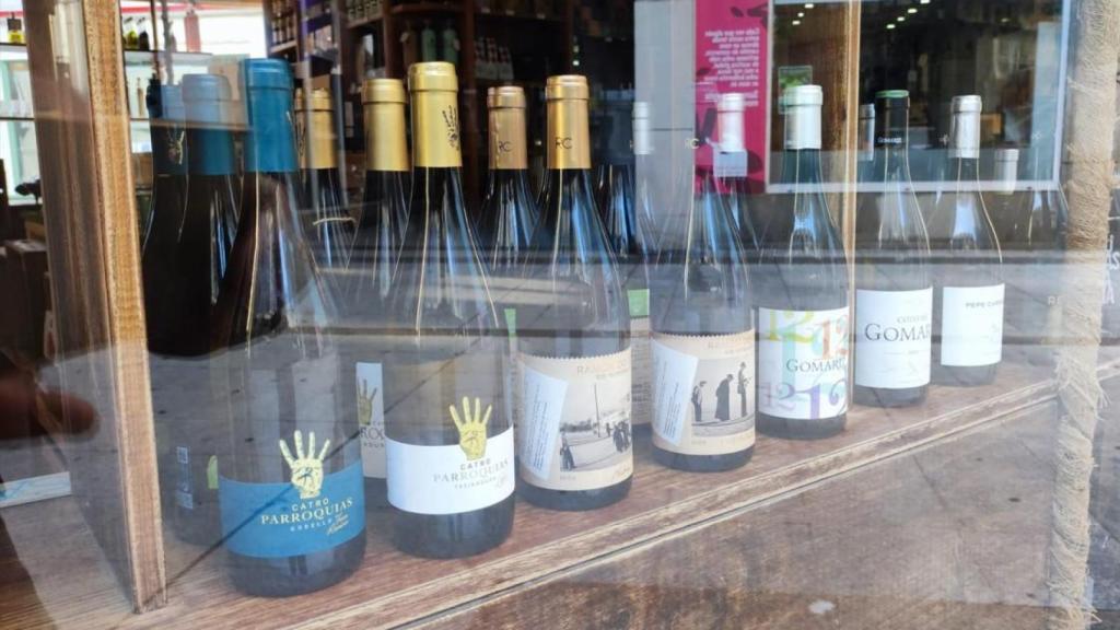 Botellas de vino a la venta en una tienda de A Coruña.