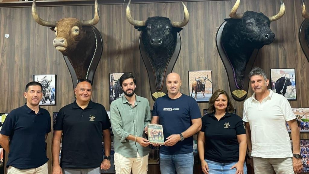 Eduardo de la Rosa y Roberto Ramos, en el centro de la imagen.