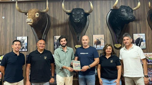 Eduardo de la Rosa y Roberto Ramos, en el centro de la imagen.