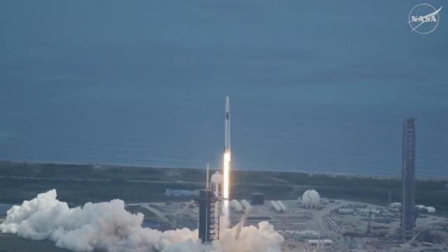Falcon 9 despegando.