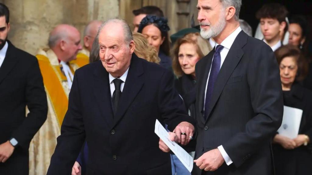 Felipe VI y Juan Carlos I, el 27 de febrero de 2024, en el homenaje a Constantino de Grecia.