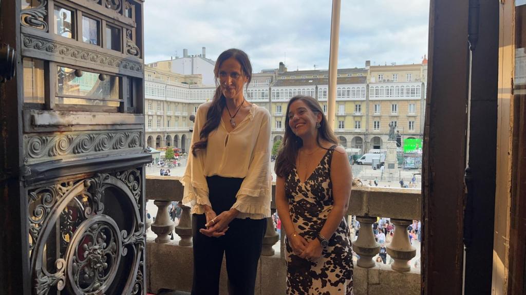 Rosa Cedron e Inés Rey en el pregón de María Pita