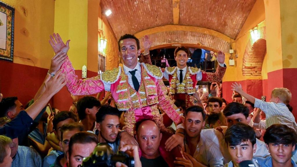 David de Miranda sale a hombros en Huelva con Roca Rey.
