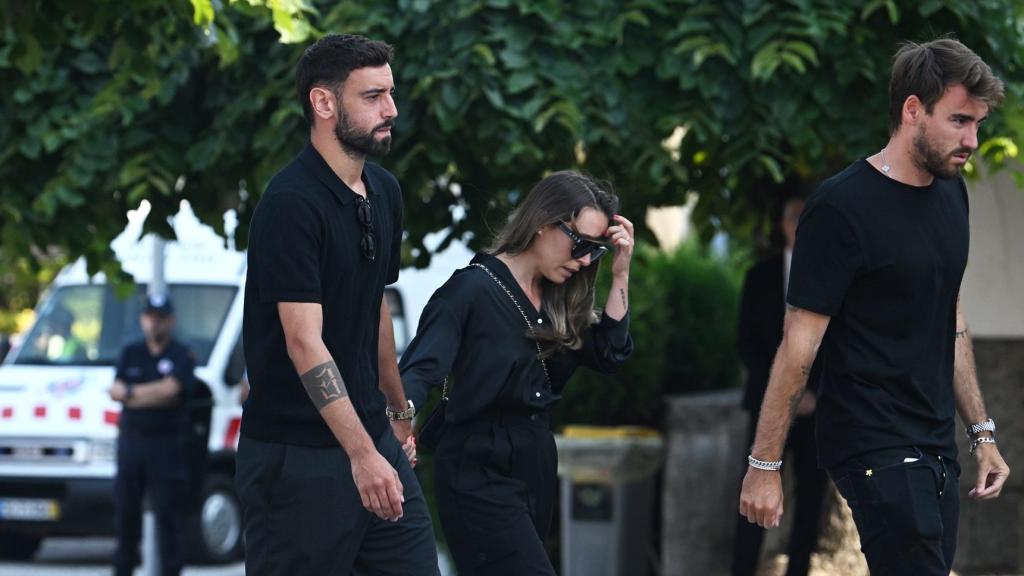 Bruno Fernandes, a su llegada al funeral de Diogo Jota y André Silva