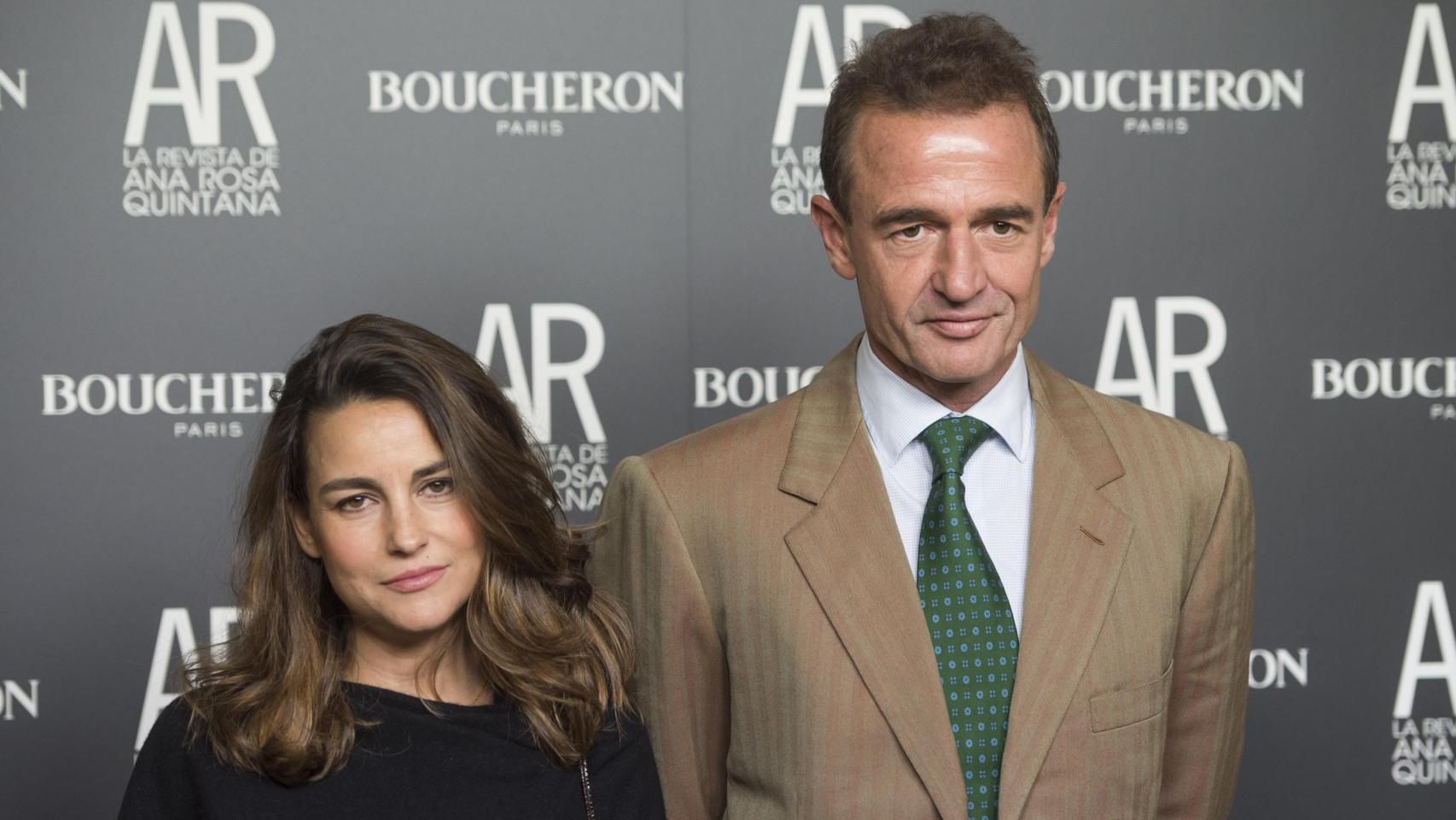 Alessandro Lequio y María Palacios han compartido una imagen de su hija Ena jugando en el mar.