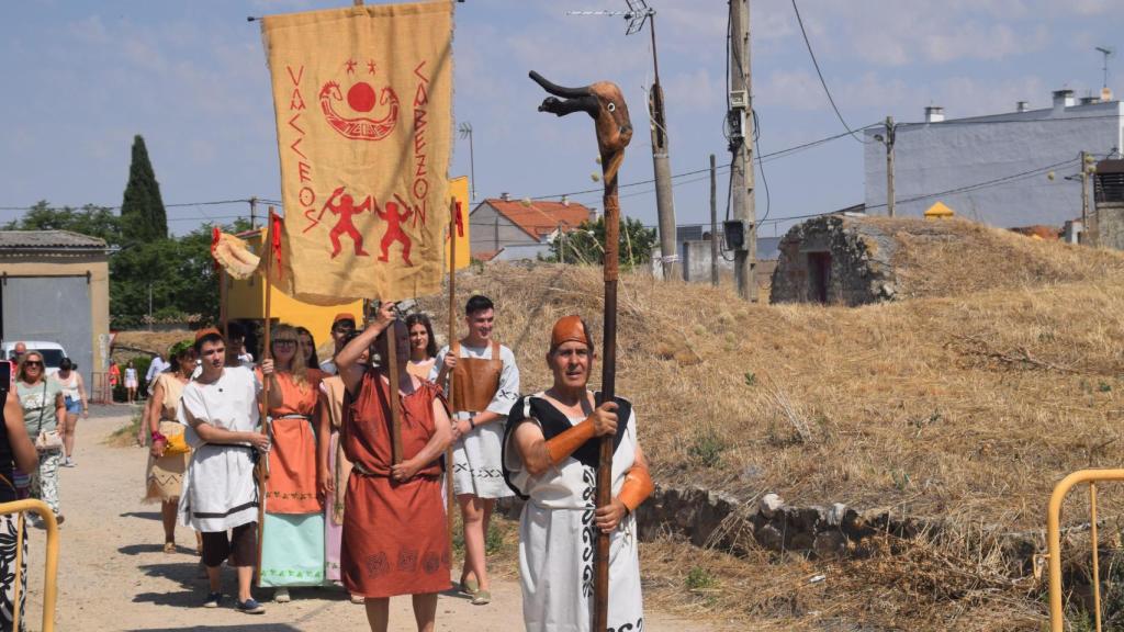 Desfile inaugural de la Fiesta Vaccea