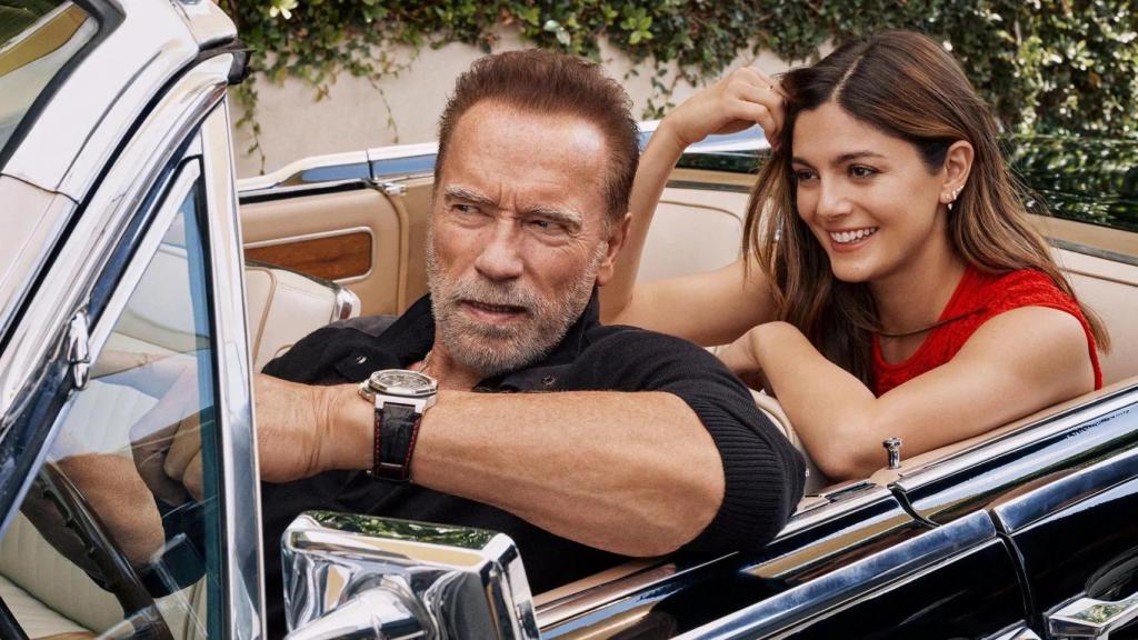 Arnold Schwarzenegger y Monica Barbaro en una escena de 'Fubar'.