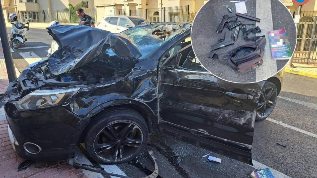 El coche que conducía el detenido y las armas que portaba.