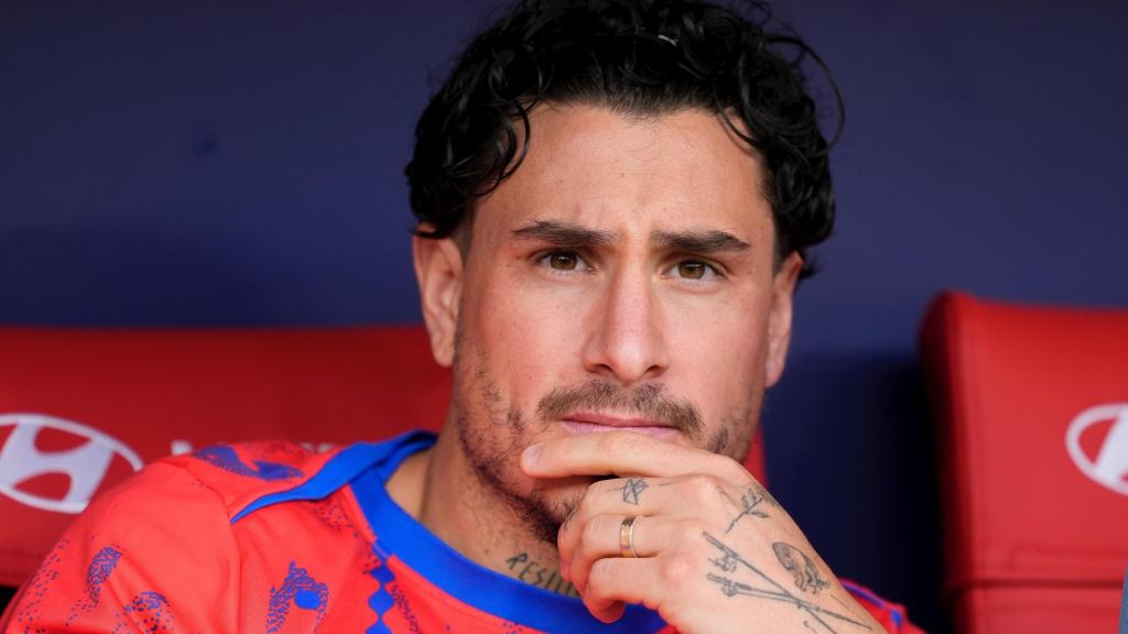 José María Giménez, en el banquillo del Riyad Air Metropolitano.