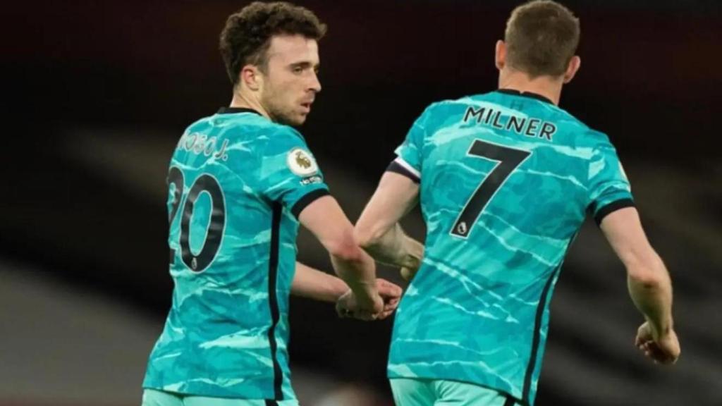 Diogo Jota y James Milner, en el Liverpool.