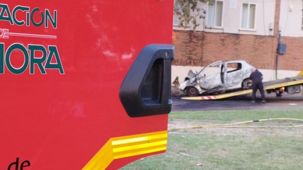 Muere al estrellarse su coche contra un árbol y arder junto a la central hidroeléctrica de Villaralbo