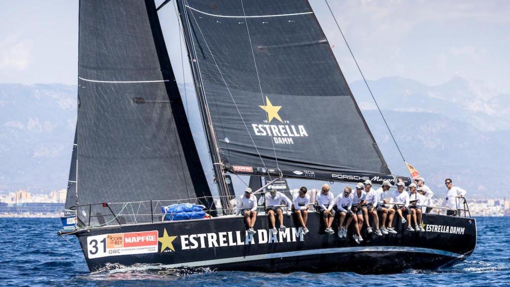 La tripulación del equipo Estrella Damm.