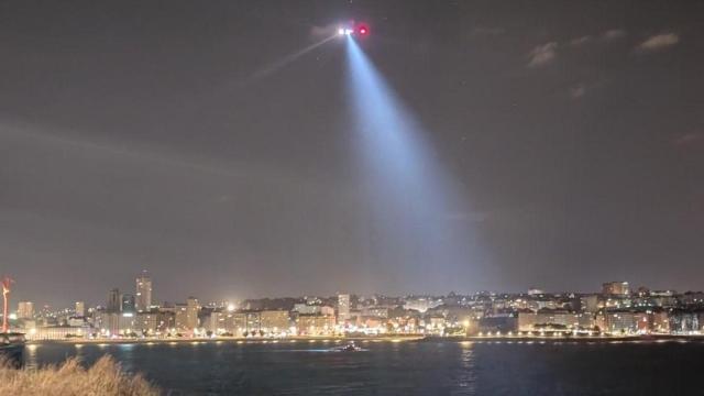 Un aviso por belgala desata un dispositivo de búsqueda en la había del Orzán en A Coruña