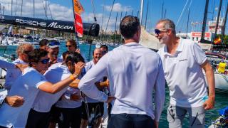 El Rey Don Felipe felicita a los nuevos campeones de Europa en ORC A. los españoles del Estrella Damm.