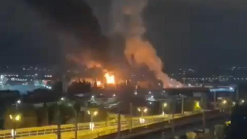 Incendio en la instalación petrolífera de Sochi, Rusia.