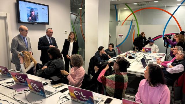 El viceconsejero de Transformación Digital, Luis Enrique Ortega, visita el Espacio Digital CyL de Zamora