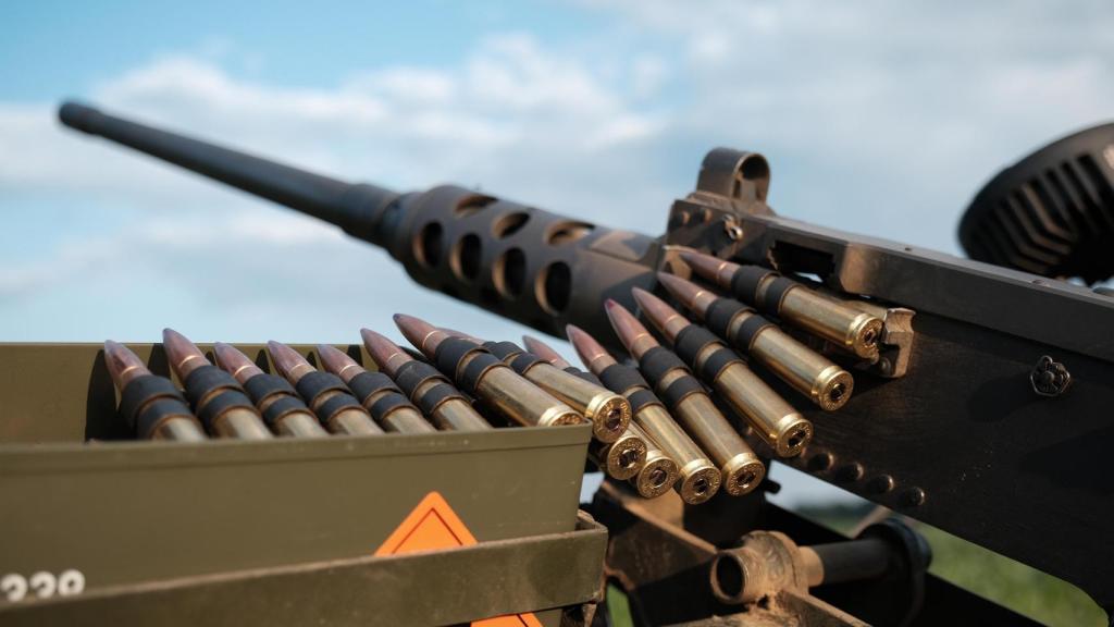 Una ametralladora pesada Browning con la que la Defensa Aérea Territorial de Kiev derriba los drones suicidas rusos durante los ataques