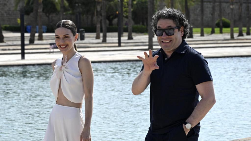 María Valverde y Gustavo Dudamel han posado juntos con motivo de su participación en la 15 edición de Atlàntida Mallorca Film Fest, presidida por su Majestad la reina Letizia.